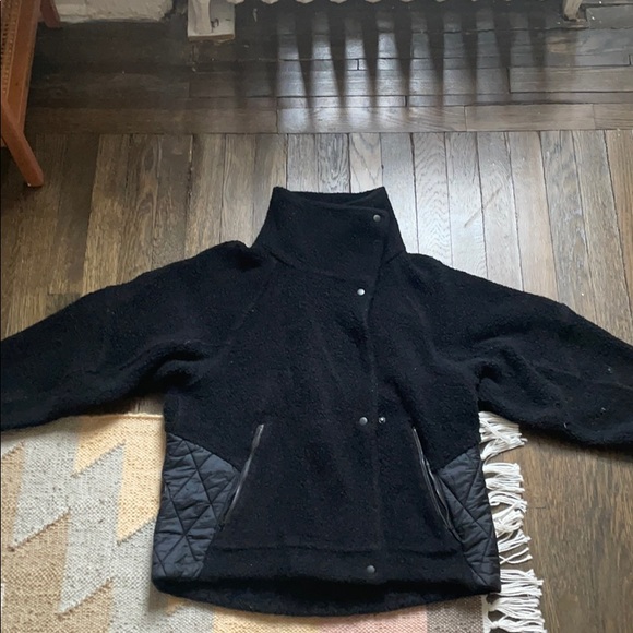 Lululemon coat (sherpa and quilt) - Picture 1 of 6